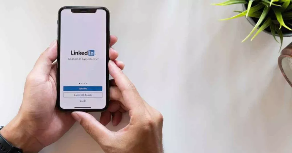 30 ejemplos de titulares de LinkedIn basados ​​en resultados