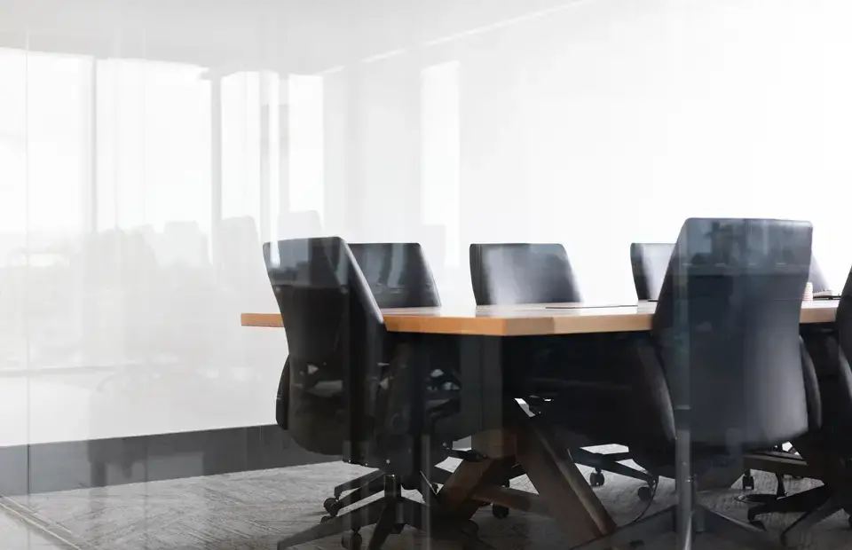 Cómo ser introvertido en un lugar de trabajo lleno de extrovertidos