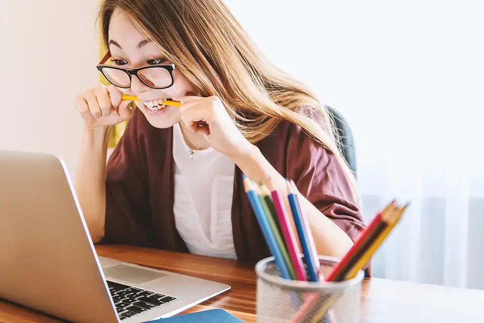 7 cosas que NO debes incluir en tu carta de renuncia (¡incluso cuando realmente lo deseas!)
