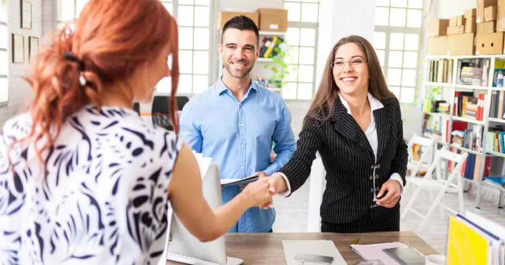Cómo anunciar un nuevo trabajo o ascenso en LinkedIn