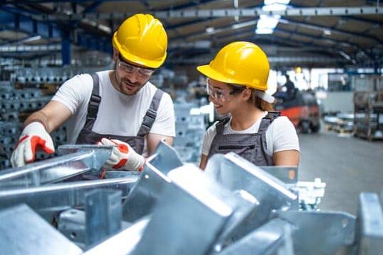 ¿Qué hace un trabajador de la línea de producción? Salario 2022